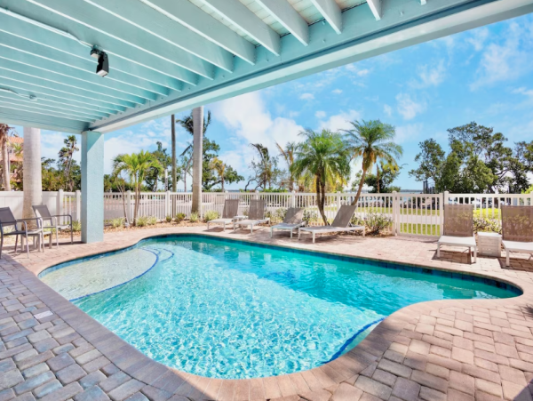 Waterfront Anna Maria Rental Home 3 Minute Walk to Beaches